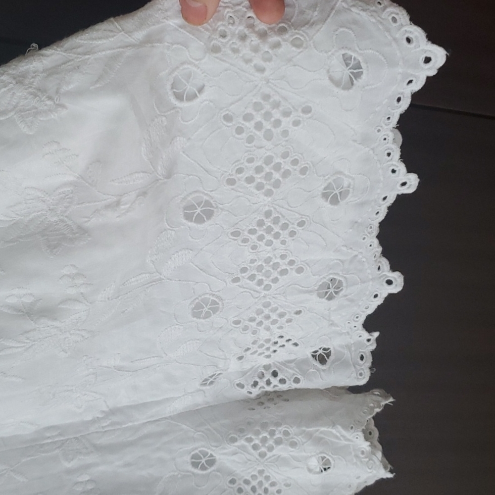 EXPRESS WHITE EYELET COTTON ROMPER, SIZE MEDIUM - Picture 5 of 11
